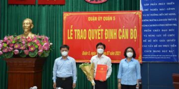 Trao quyết định cán bộ