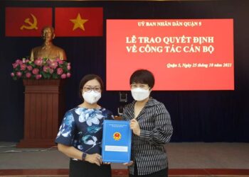 Trao quyết định cán bộ
