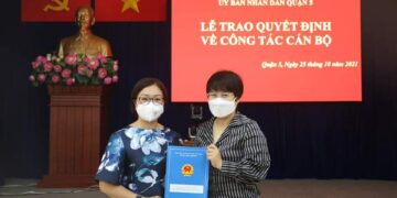 Trao quyết định cán bộ
